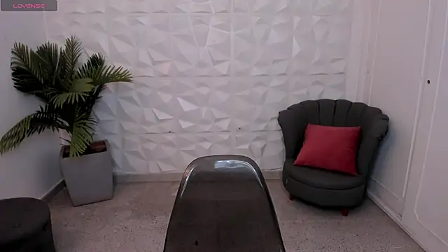 Snapshot of SaraaMills chatting on 13, 1, 2025 SaraaMills online show from 13, 1, 2025