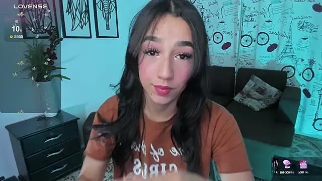 Snapshot of SaraaMills chatting on 28, 1, 2025 SaraaMills online show from 28, 1, 2025