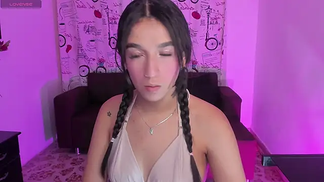 Snapshot of SaraaMills chatting on 1, 3, 2025 SaraaMills online show from 1, 3, 2025