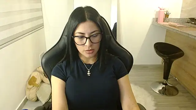 Charlotte cute18 online show from 18, 12, 2025