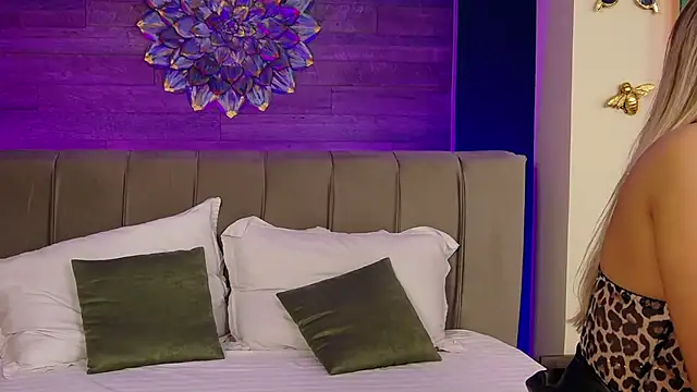 Snapshot of LoraDevine chatting on 19, 9, 2025 LoraDevine online show from 19, 9, 2025