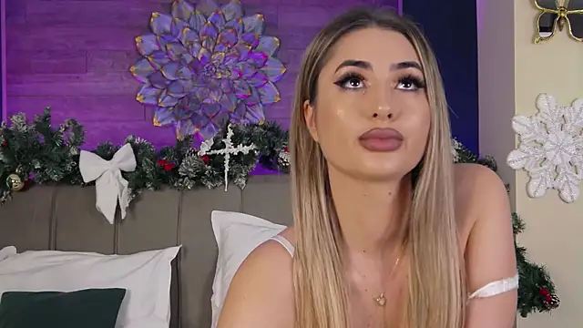 Snapshot of LoraDevine chatting on 19, 12, 2025 LoraDevine online show from 19, 12, 2025