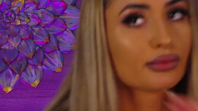 Snapshot of LoraDevine chatting on 19, 2, 2026 LoraDevine online show from 19, 2, 2026