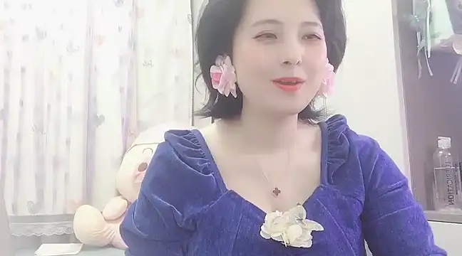 Hanicarrot online show from 5, 3, 2025