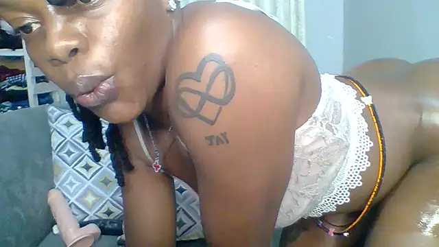 Petite 254 online show from 28, 11, 2025