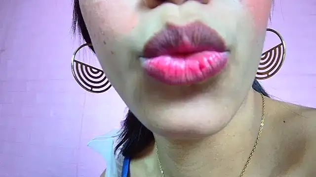 Snapshot of strawberrymia68 chatting on 11, 2, 2025 strawberrymia68 online show from 11, 2, 2025