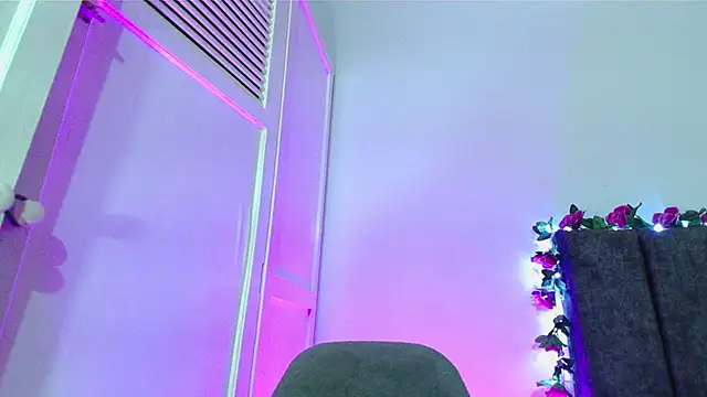 Snapshot of EmilyMeoww chatting on 24, 2, 2025 EmilyMeoww online show from 24, 2, 2025