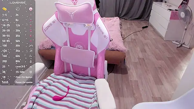 Malina Lovely online show from 2, 12, 2025