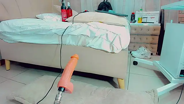 EmilyySaenz online show from 23, 2, 2025