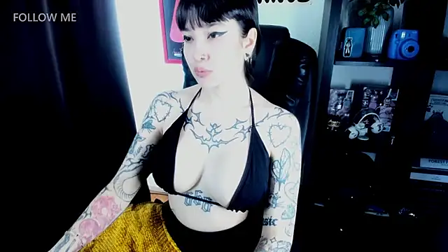 Demongirl6666 online show from 19, 3, 2026