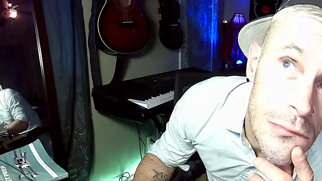 Snapshot of FrankieKentucky chatting on 21, 11, 2025 FrankieKentucky online show from 21, 11, 2025