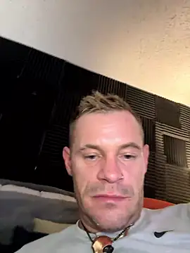 Snapshot of FrankieKentucky chatting on 6, 1, 2026 FrankieKentucky online show from 6, 1, 2026