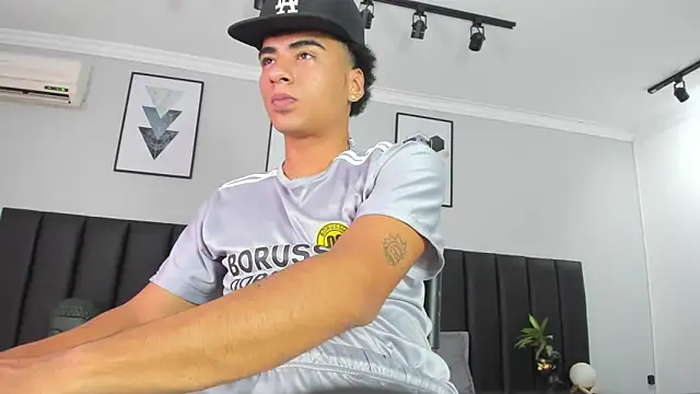 Snapshot of ANGEL_NICOLAS chatting on 11, 1, 2025 ANGEL NICOLAS online show from 11, 1, 2025