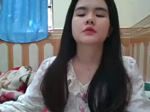 Snapshot of Yin-girl chatting on 5, 1, 2025 Yin-girl online show from 5, 1, 2025