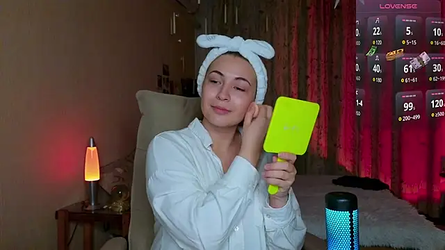 LisaCase online show from 28, 11, 2025