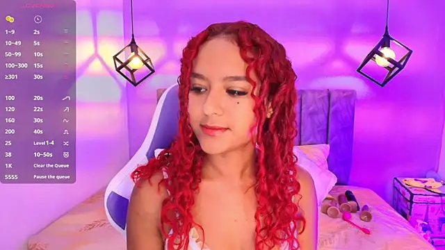 Snapshot of Sophiee_Velvet chatting on 13, 10, 2025 Sophiee Velvet online show from 13, 10, 2025