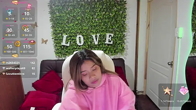 Enma  clark online show from 21, 12, 2024