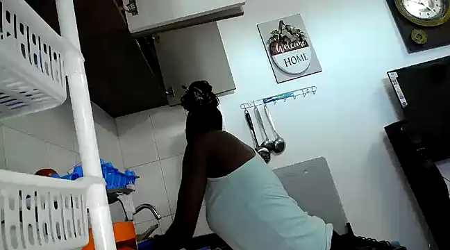 queen-goddess online show from 6, 1, 2025