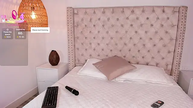 Snapshot of Maya_Bluee chatting on 5, 10, 2025 Maya Bluee online show from 5, 10, 2025