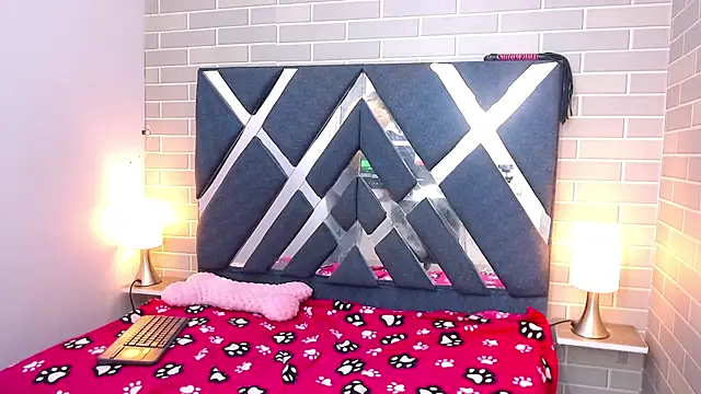 AndreaGil  online show from 10, 1, 2025