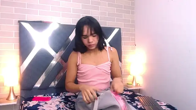 AndreaGil  online show from 25, 2, 2025