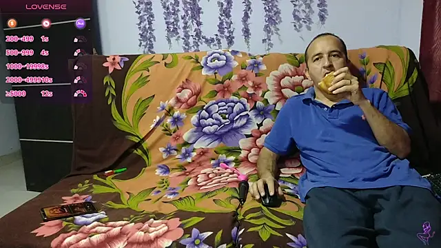 Snapshot of yazfore2 chatting on 12, 11, 2025 yazfore2 online show from 12, 11, 2025