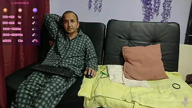 Snapshot of yazfore2 chatting on 15, 11, 2025 yazfore2 online show from 15, 11, 2025