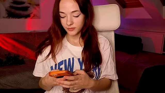 Snapshot of MiaRouge chatting on 21, 10, 2025 MiaRouge online show from 21, 10, 2025