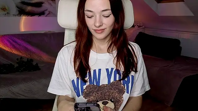 Snapshot of MiaRouge chatting on 22, 10, 2025 MiaRouge online show from 22, 10, 2025