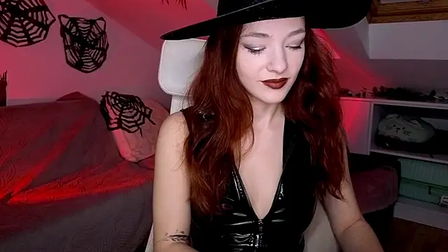 Snapshot of MiaRouge chatting on 27, 10, 2025 MiaRouge online show from 27, 10, 2025