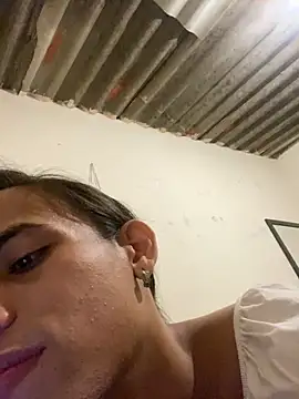 Snapshot of AlexaWarner chatting on 22, 12, 2025 AlexaWarner online show from 22, 12, 2025