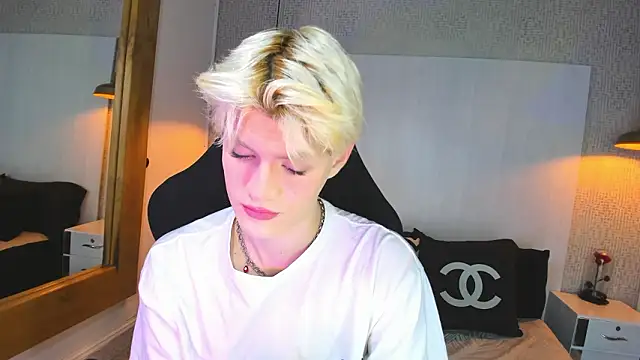 VladHellsing4 online show from 25, 2, 2026