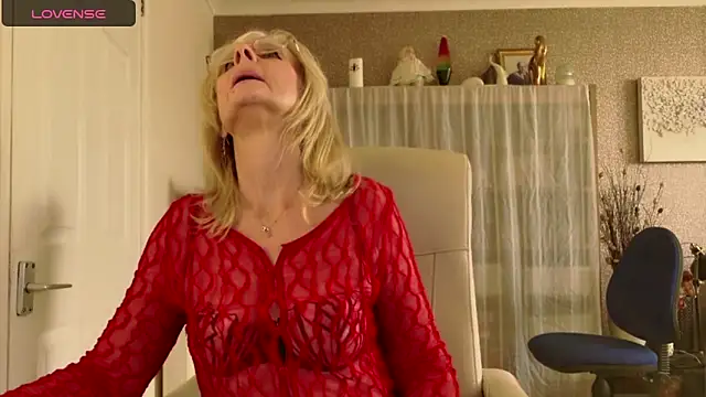 TopazCamgirl online show from 3, 12, 2025