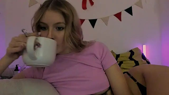 MiaDavis21 online show from 22, 2, 2025