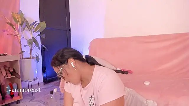 Snapshot of Ivannabreast_Official chatting on 13, 3, 2025 Ivannabreast Official online show from 13, 3, 2025