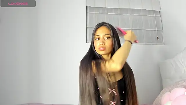 Snapshot of Loren_parissi chatting on 12, 11, 2025 Loren parissi online show from 12, 11, 2025