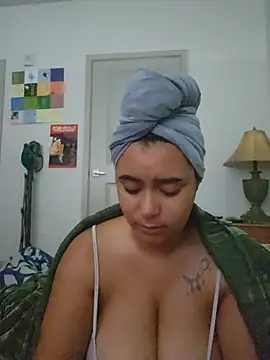 Snapshot of cinnaminnie chatting on 7, 7, 2026 cinnaminnie online show from 7, 7, 2026