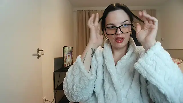 Snapshot of Jujuicy_97 chatting on 18, 11, 2025 Jujuicy 97 online show from 18, 11, 2025