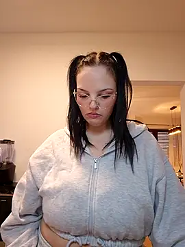 Jujuicy 97 online show from 11, 2, 2026