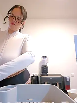 Jujuicy 97 online show from 15, 2, 2026