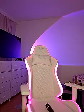 Jujuicy 97 online show from 11, 3, 2026