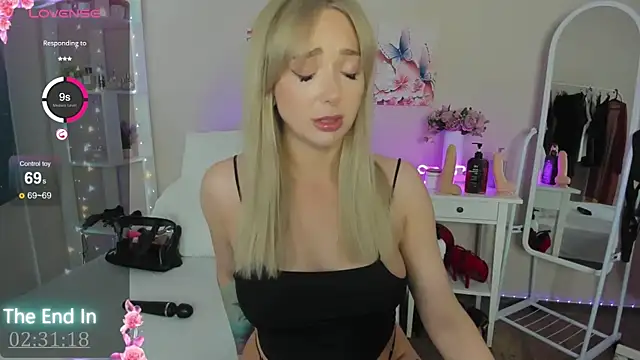 Snapshot of MissLisaX chatting on 29, 9, 2025 MissLisaX online show from 29, 9, 2025