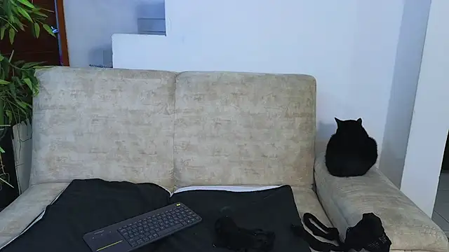 Lorenne Miller online show from 17, 4, 2026