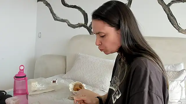 Snapshot of BridgetRodriguez chatting on 26, 1, 2025 BridgetRodriguez online show from 26, 1, 2025