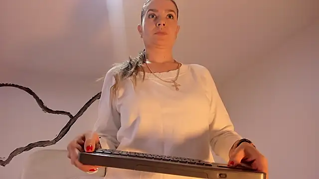 Snapshot of BridgetRodriguez chatting on 31, 1, 2025 BridgetRodriguez online show from 31, 1, 2025