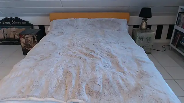 Snapshot of Greyhound70 chatting on 14, 9, 2025 Greyhound70 online show from 14, 9, 2025