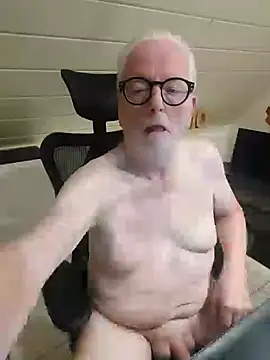 Snapshot of Greyhound70 chatting on 1, 10, 2025 Greyhound70 online show from 1, 10, 2025