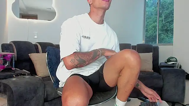 Snapshot of davis_alx1 chatting on 16, 2, 2025 davis alx1 online show from 16, 2, 2025