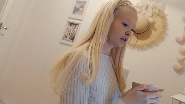 Blondecandie online show from 27, 1, 2025