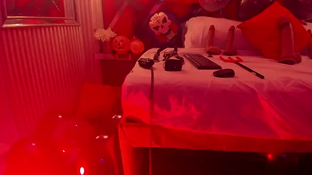 Snapshot of SusanCouper chatting on 24, 10, 2025 SusanCouper online show from 24, 10, 2025